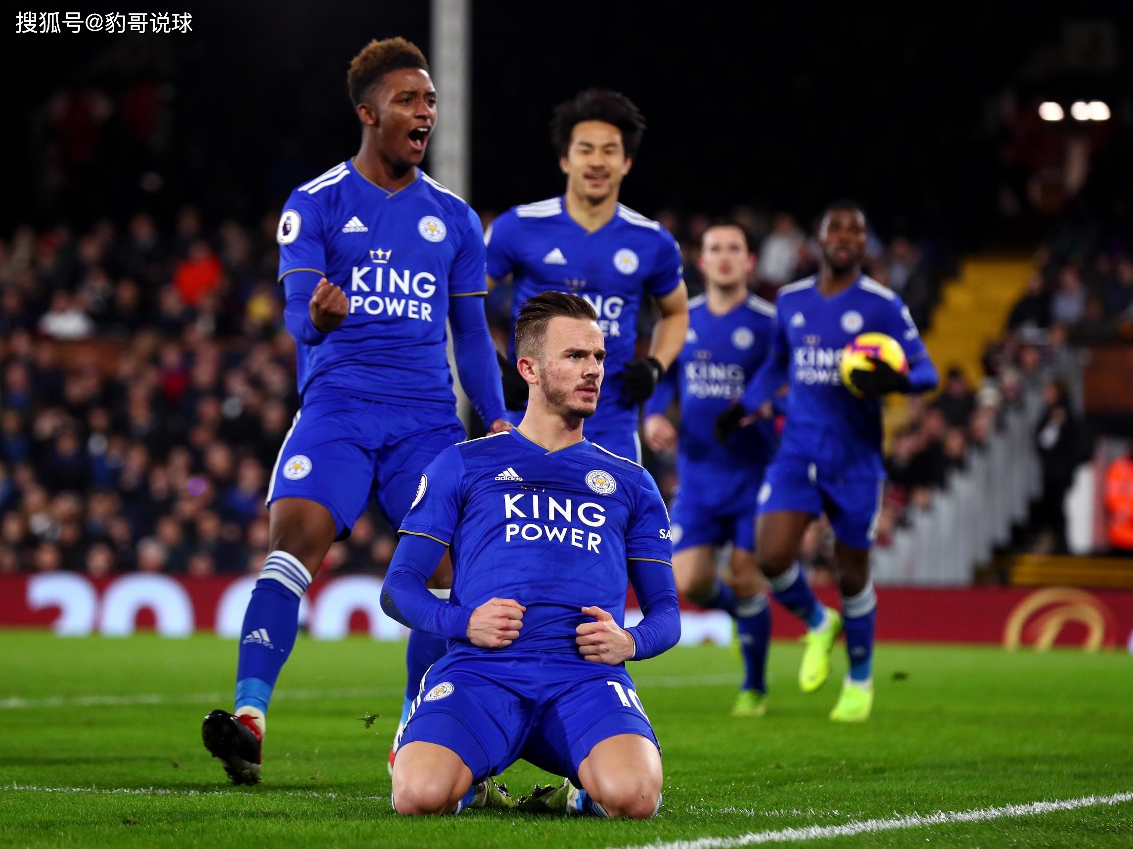 也折射出他 也折射出他